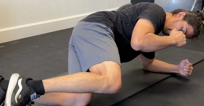 Chiropractor or Physical Therapy for Sciatica in Katy? How to Choose